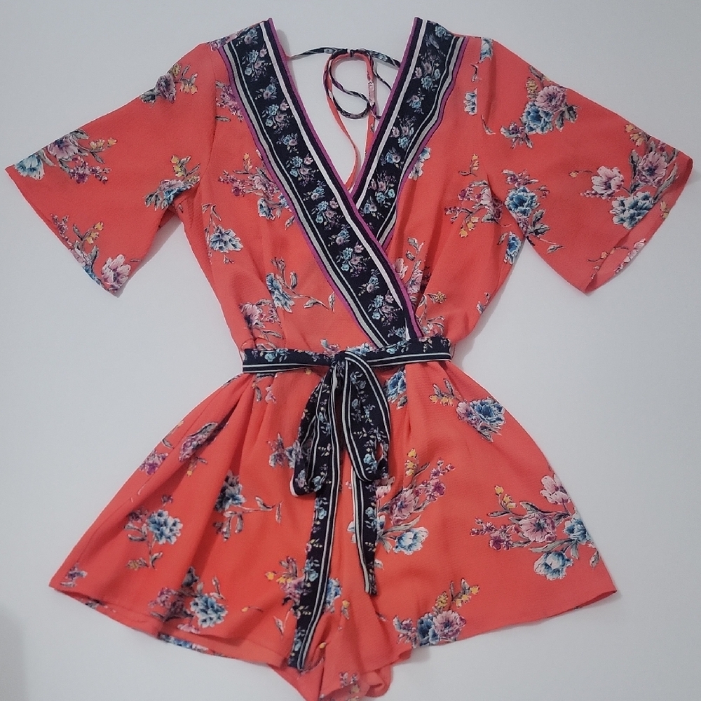 NWT Women's Trixxi V-Neck Orange Coral Floral Print Romper With Waist Tie Size M